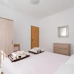 شقة Pinija