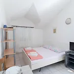 شقة Pinija
