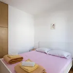 شقة Pinija