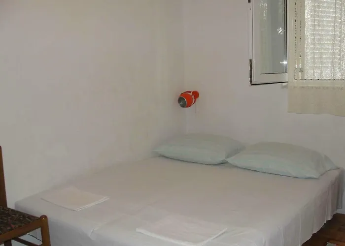 Pinija Daire Supetar